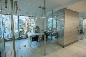 proyecto akuo gamaglass, divisiones de oficina en vidrio
